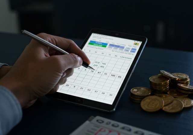 Choosing Your Financial Partner: A Guide to Finding the Right Share Broker in R.S. Puram